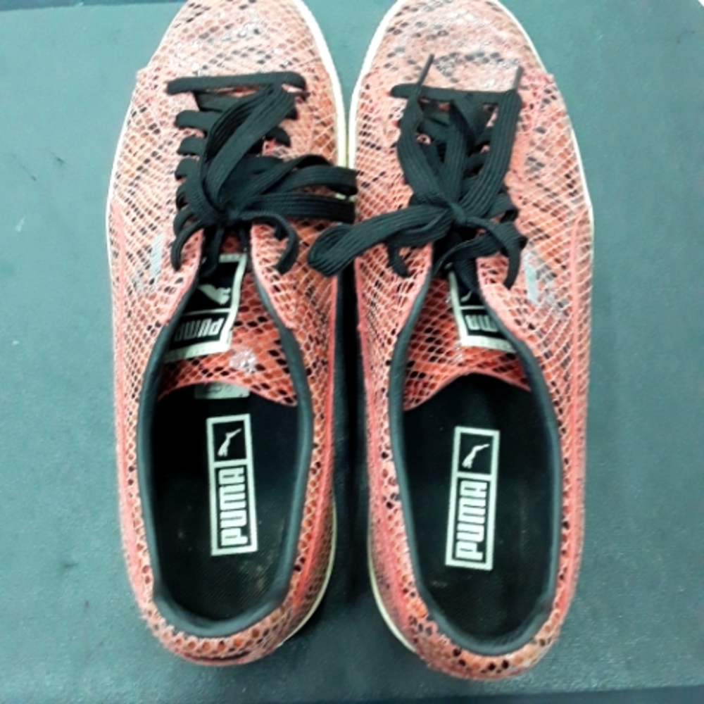 Size 10 High risk red snake Puma Clydes